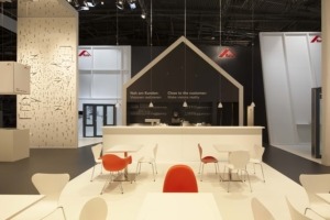 Lichtdesign für den Messeauftritt Roto Frank auf der BAU-München